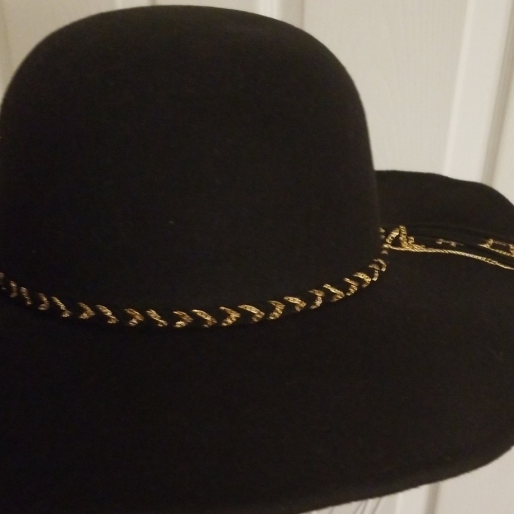 ๐๐Fabulous Black hat!๐น๐ - Picture 4 of 8